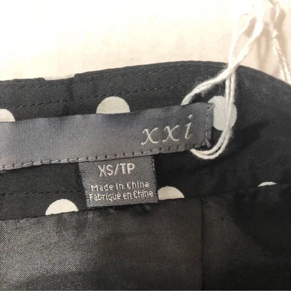 XXI FOREVER 21 BLACK & WHITE POLKA DOT SHORTS PLEATED WAIST POCKETS SIZE XSMALL - Picture 5 of 11
